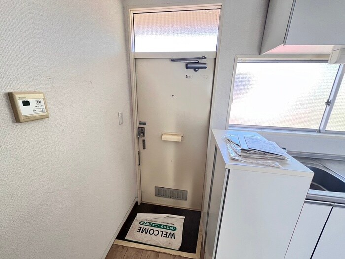 物件内観写真18　(玄関)