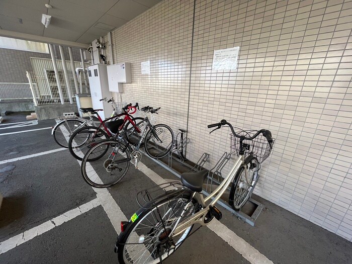 物件外観写真4　(駐輪場)