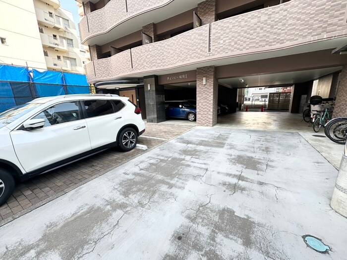 物件外観写真2　(駐車場)