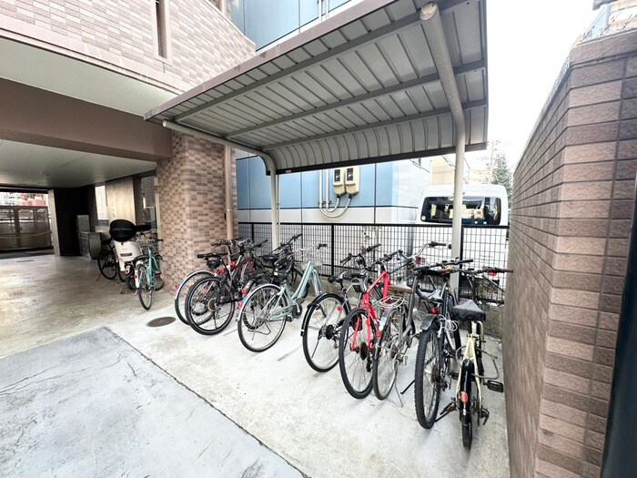 物件外観写真3　(駐輪場)