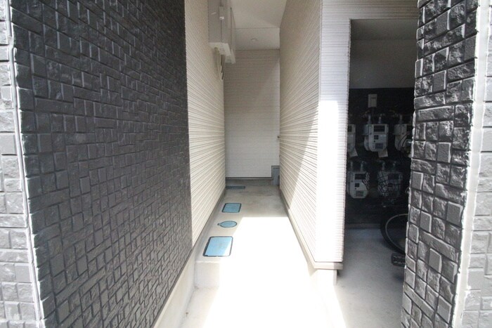 物件外観写真3　(エントランス部分)