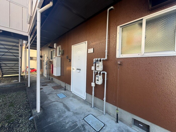 物件外観写真4　(エントランス部分)