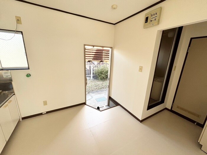 物件内観写真18　(玄関)