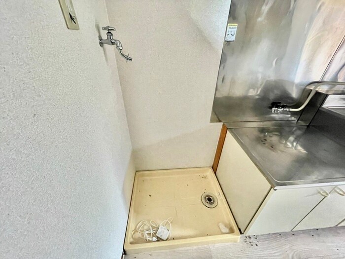 物件内観写真16　(洗濯機置場)