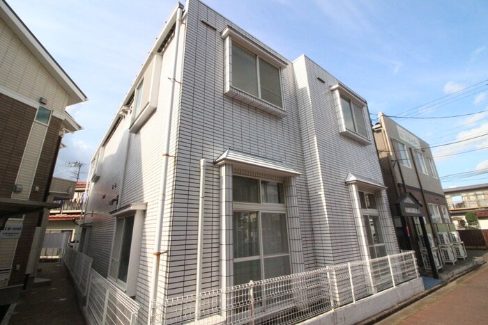 物件外観写真1　(エントランス部分)