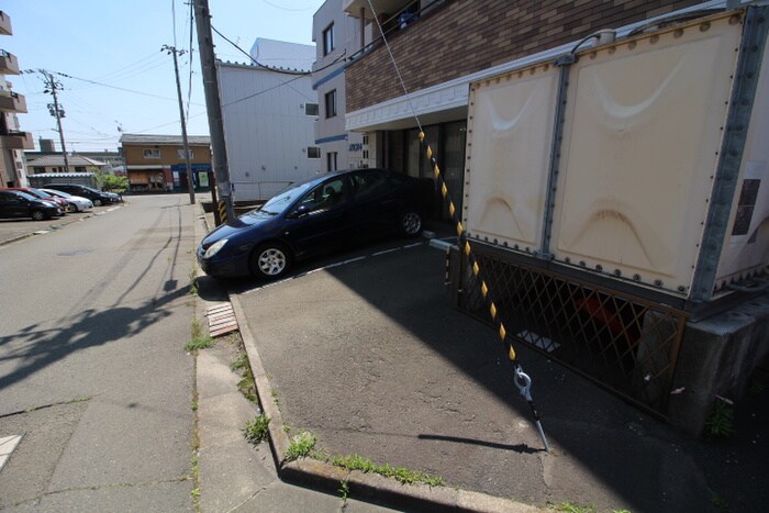 物件外観写真2　(駐車場)