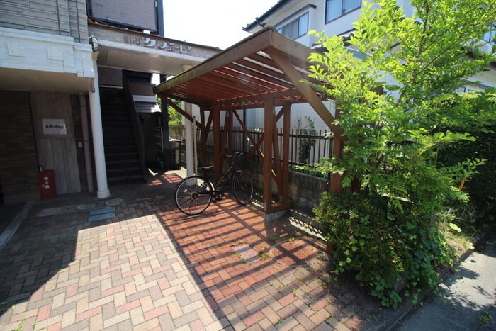 物件外観写真3　(駐輪場)