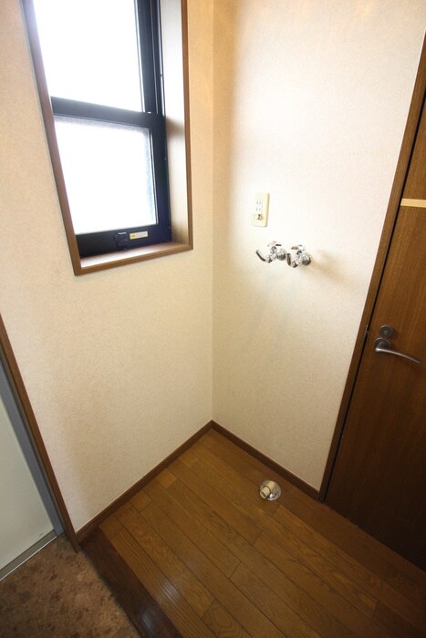 物件内観写真14　(洗濯機置場)