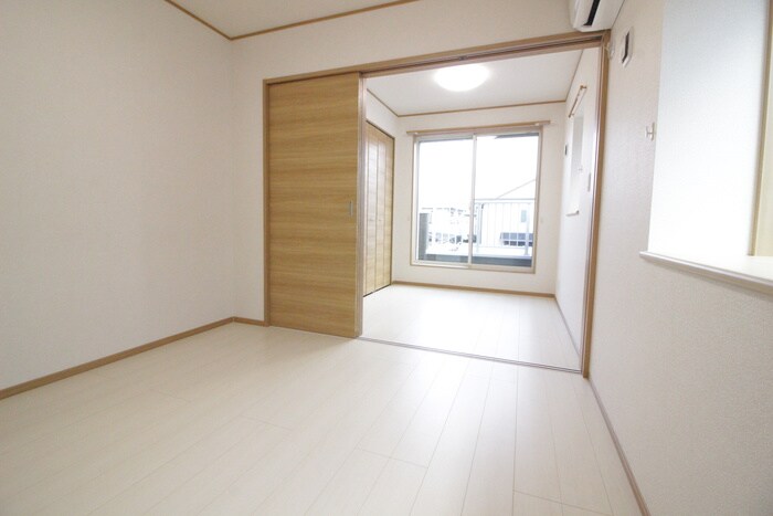 物件内観写真8　(居室)