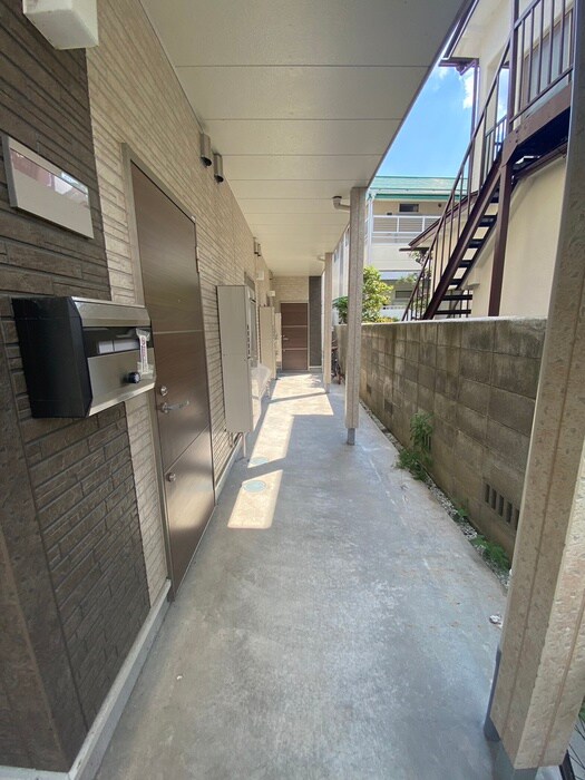 物件外観写真4　(エントランス部分)