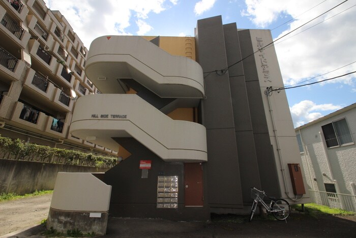 物件外観写真5　(エントランス部分)