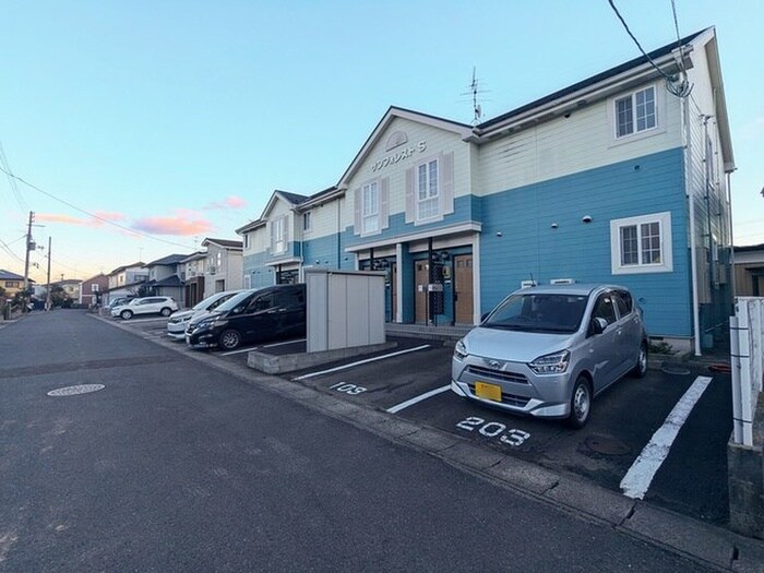 物件外観写真2　(駐車場)