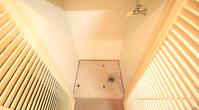 物件内観写真13　(洗濯機置場)