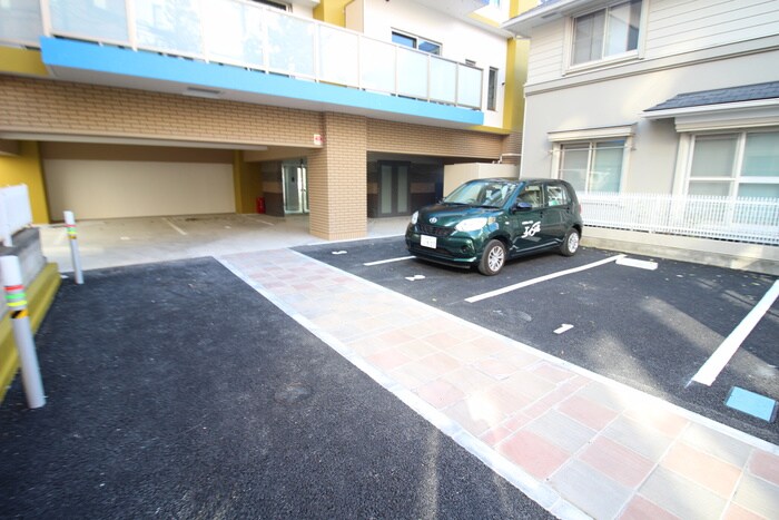 物件外観写真5　(駐車場)