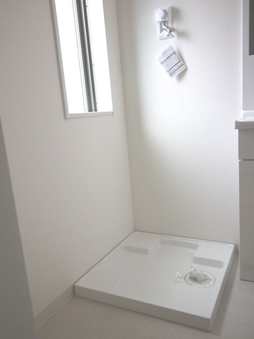 物件内観写真15　(洗濯機置場)