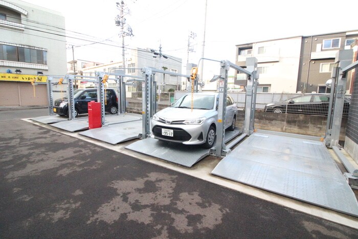 物件外観写真3　(駐車場)