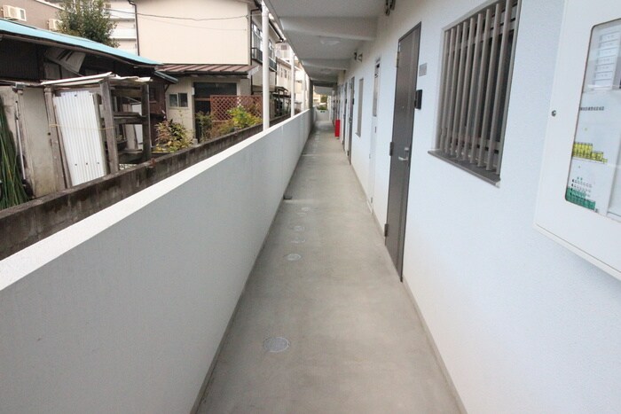 物件外観写真6　(エントランス部分)