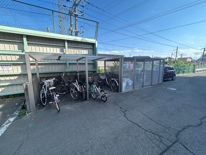 物件外観写真5　(駐輪場)