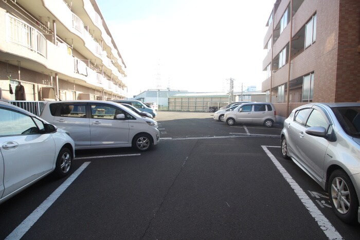 物件外観写真2　(駐車場)