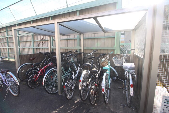 物件外観写真3　(駐輪場)