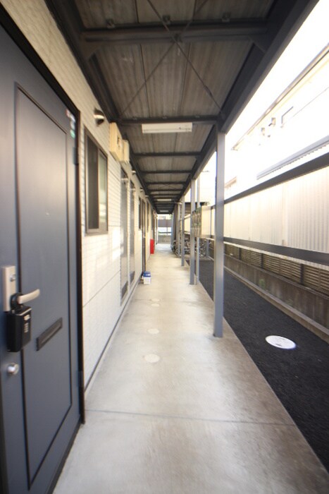 物件外観写真5　(エントランス部分)