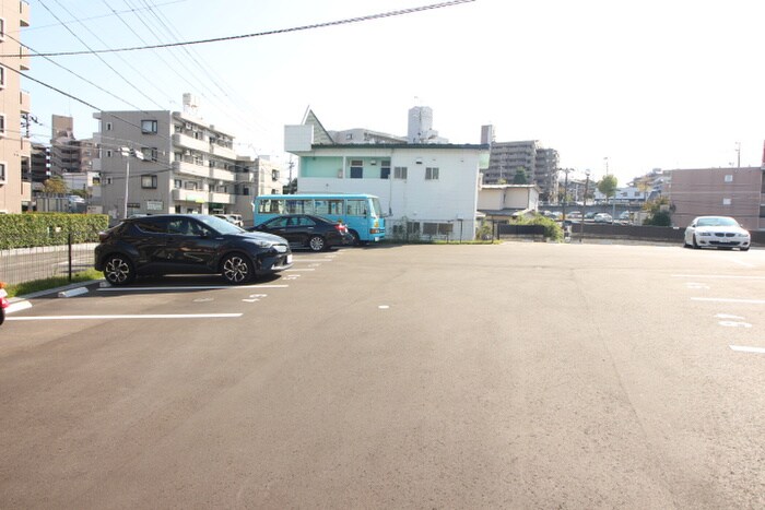 物件外観写真6　(駐車場)