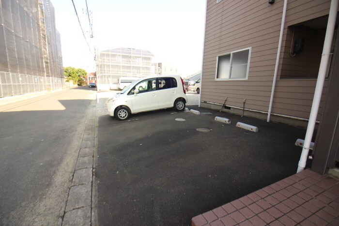 物件外観写真3　(駐車場)