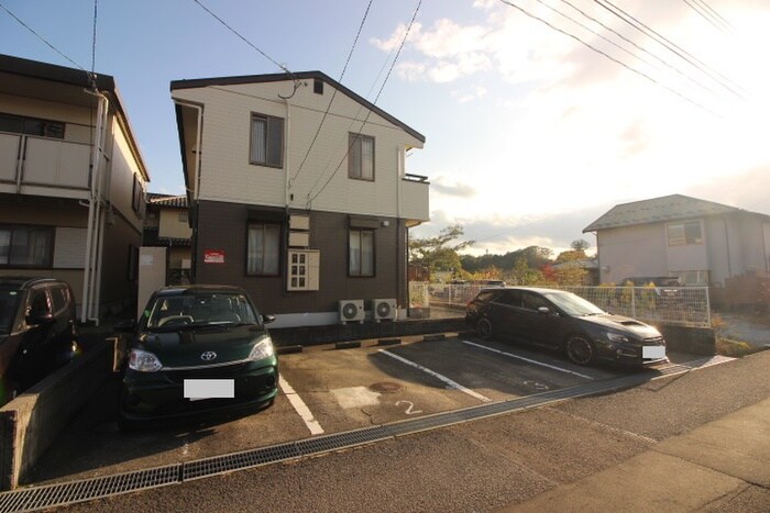 物件外観写真2　(駐車場)