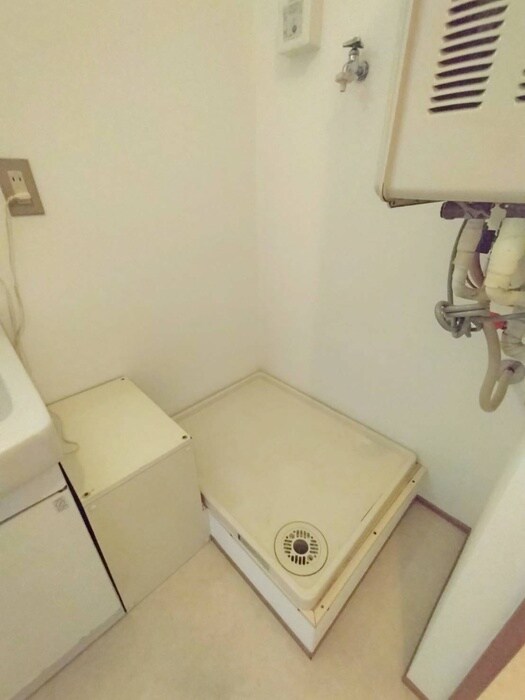 物件内観写真12　(洗濯機置場)