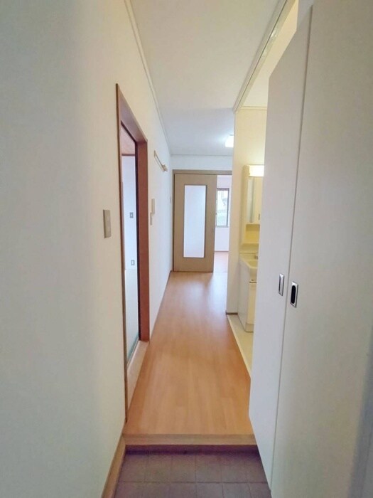 物件内観写真13　(玄関)