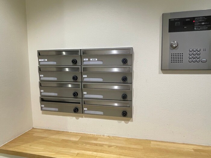 物件外観写真4　(エントランス部分)