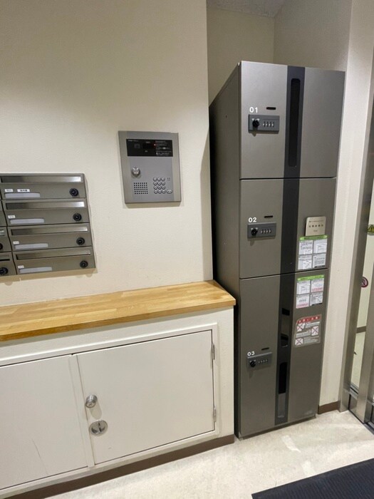 物件外観写真5　(エントランス部分)