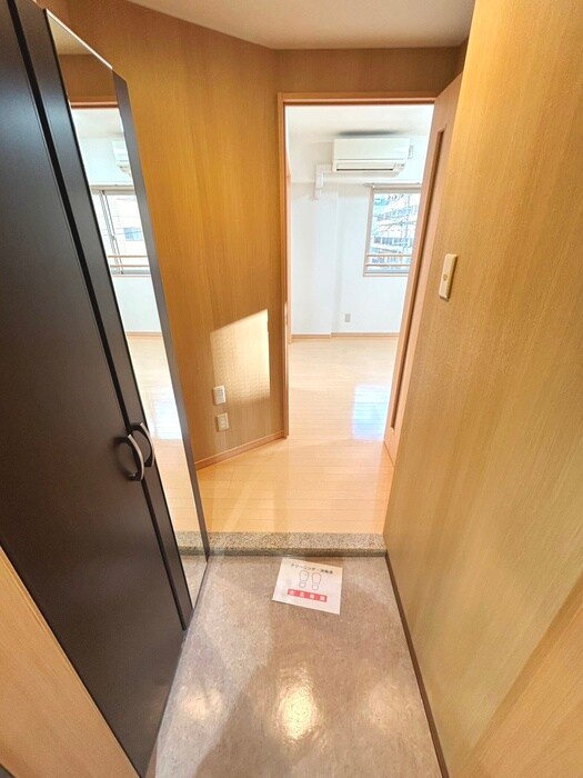 物件内観写真14　(玄関)