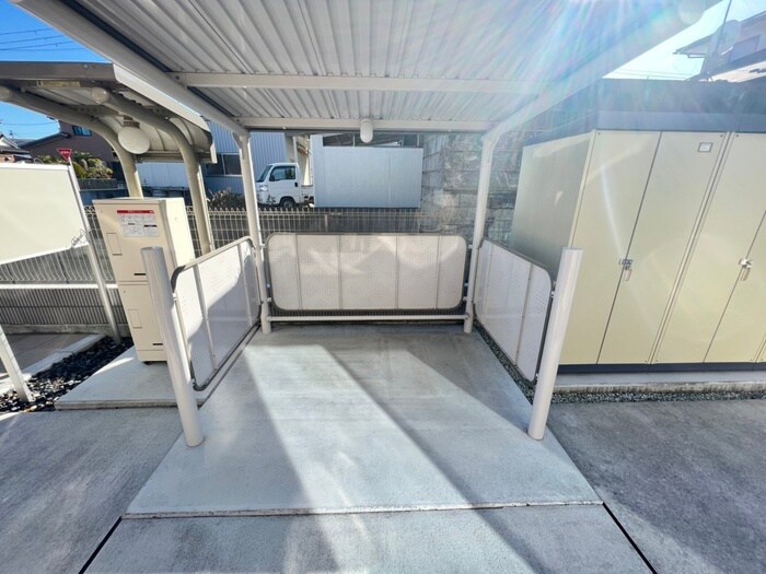 物件外観写真4　(駐輪場)