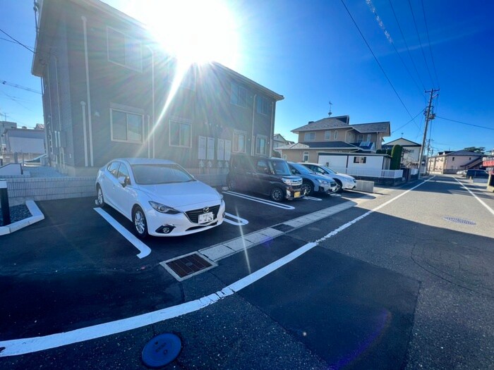 物件外観写真6　(駐車場)