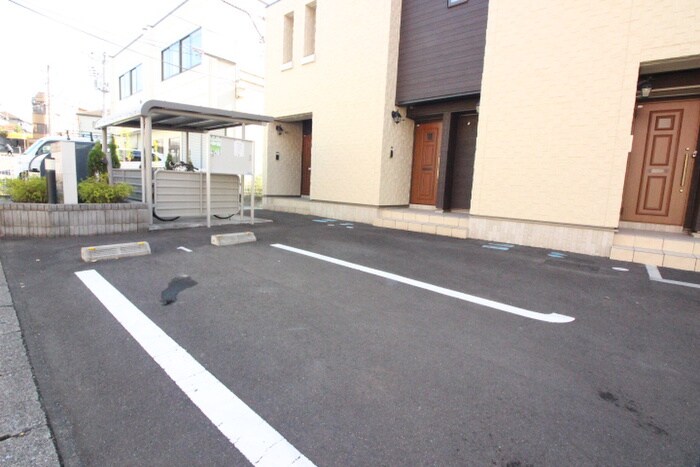 物件外観写真4　(駐車場)