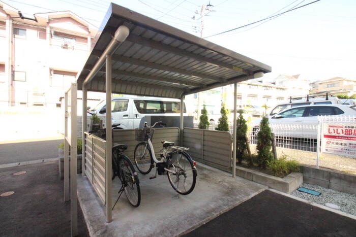 物件外観写真5　(駐輪場)