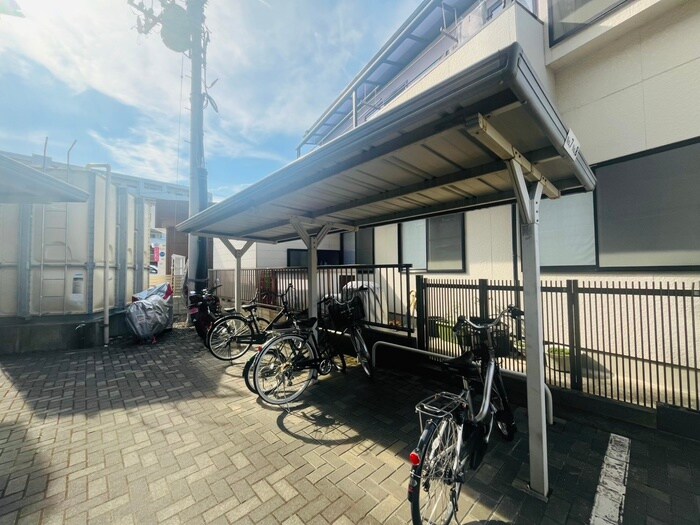物件外観写真4　(駐輪場)