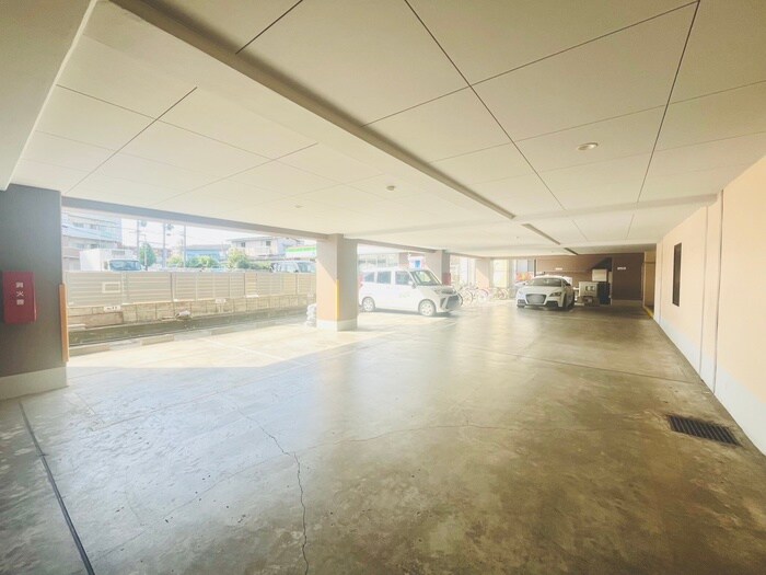 物件外観写真5　(駐車場)