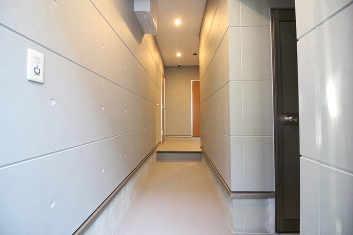 物件外観写真4　(エントランス部分)