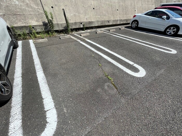 物件外観写真4　(駐車場)