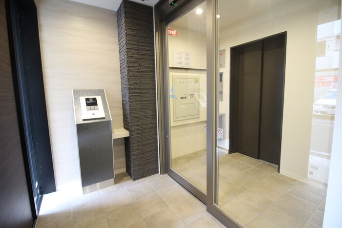 物件外観写真3　(エントランス部分)