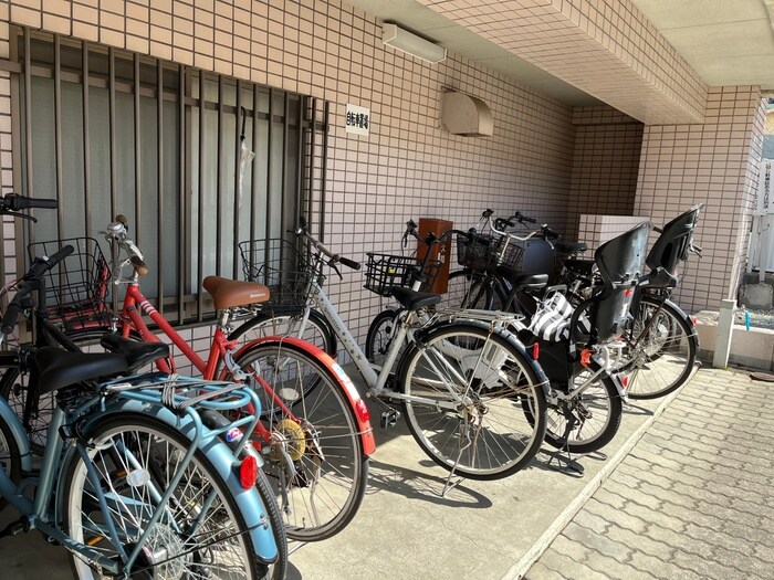 物件外観写真6　(駐輪場)