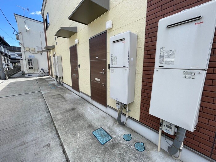 物件外観写真4　(エントランス部分)