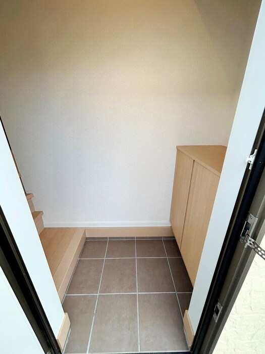 物件内観写真17　(玄関)