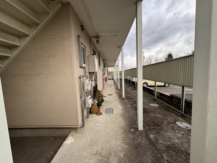 物件外観写真4　(エントランス部分)