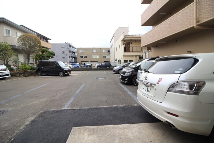 物件外観写真2　(駐車場)