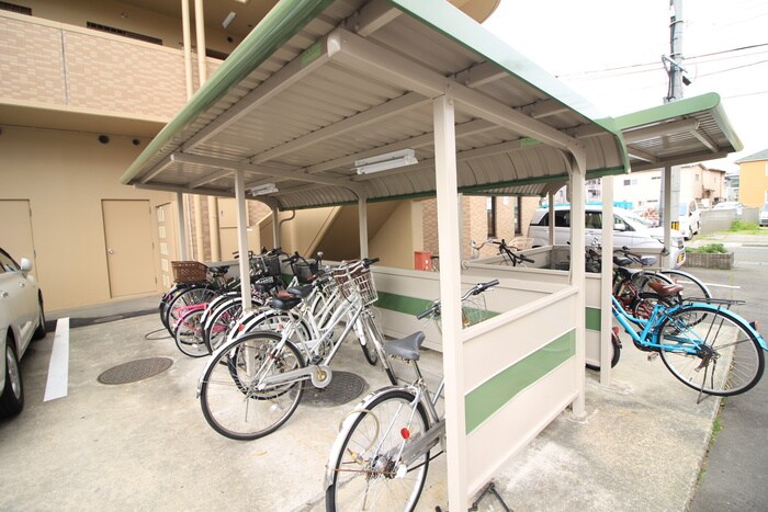 物件外観写真3　(駐輪場)