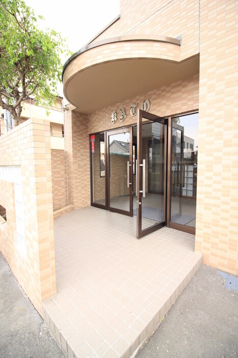 物件外観写真4　(エントランス部分)