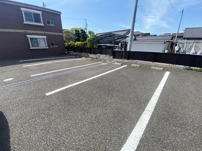 コモド・リヴの駐車場